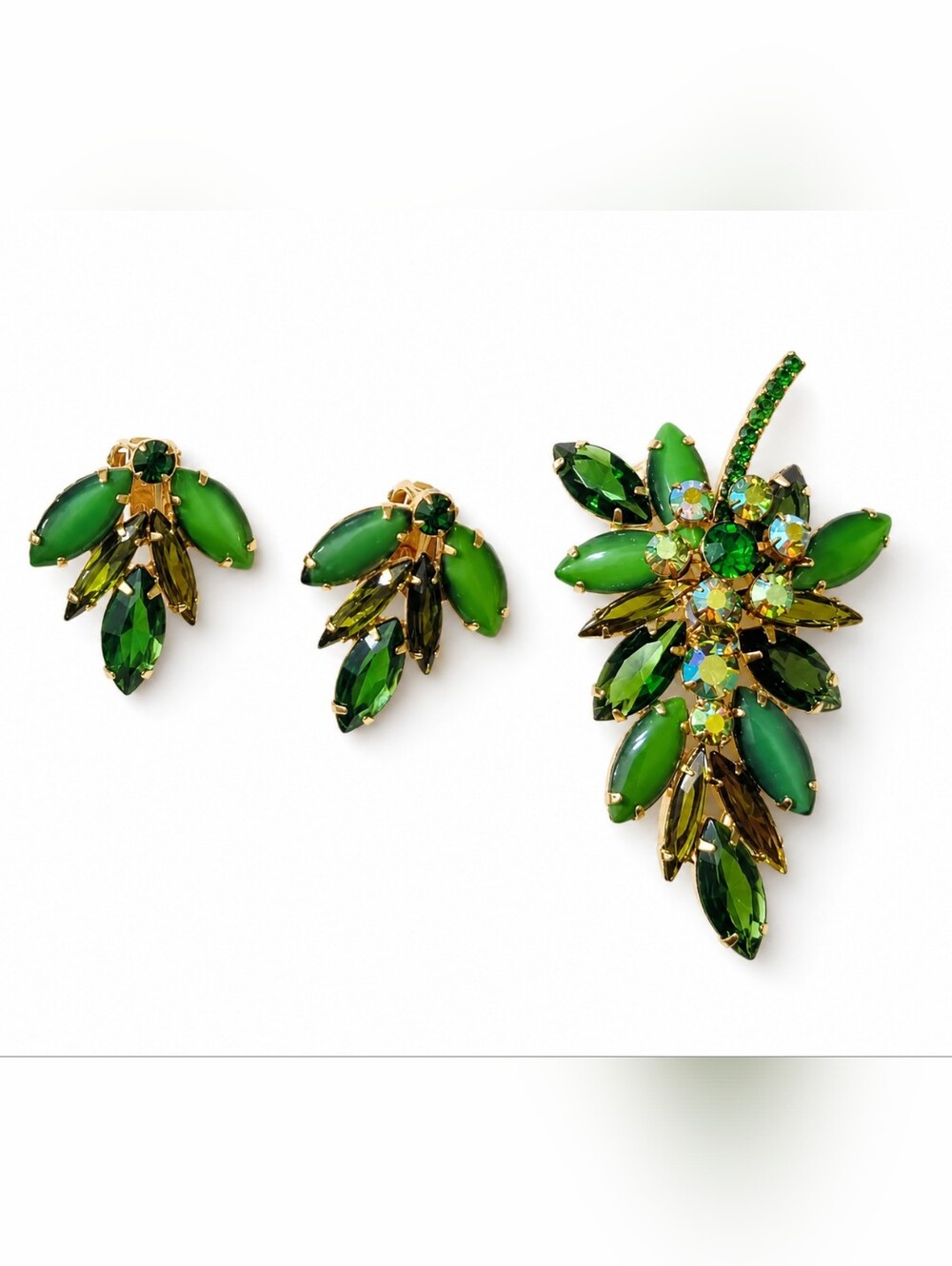 VINTAGE D&E JULIANA GREEN AND AB RHINESTONE LEAF BROOCH & EARRING SET